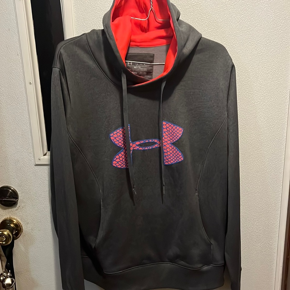 Girls under Armor hoodie
